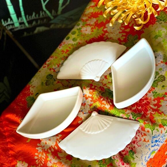 ♥️VINTAGE PAIR CHINOISERIE BONE WHITE FAN TRINKET DISHES GRAND MILLENNIAL DECOR - Picture 4 of 16